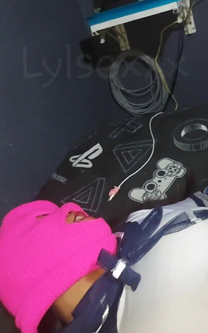 Lylsexxx: Otaku si cewek nakal lagi asik dientot sambil main video...