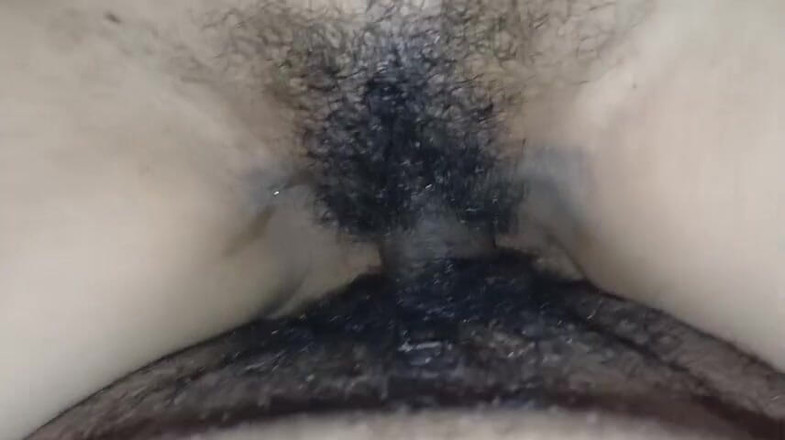 Tiottama: Sitt ner, annars börjar jag skrika.