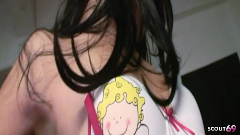 Shemale TS Collection: Tipul suge pula femeii transsexuale Sabrina și o fute anal