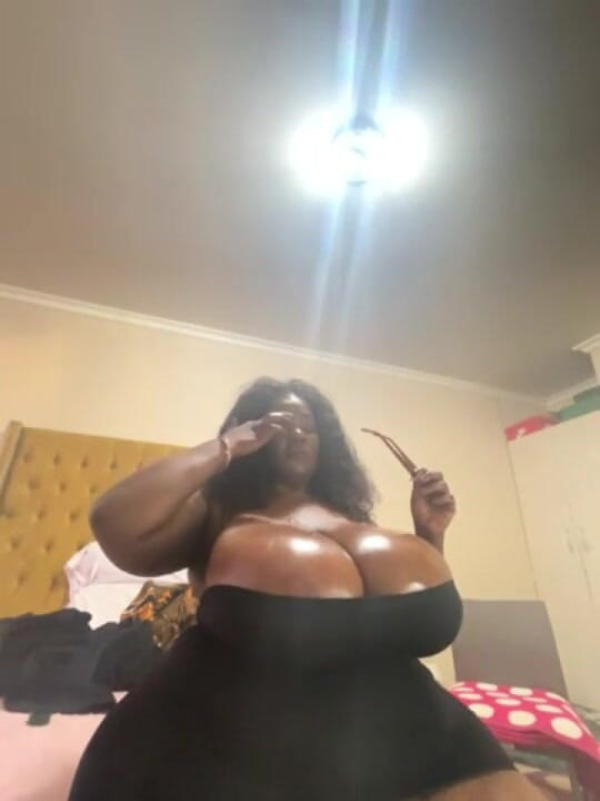 Legendary Booty Overdose: Striptiz beni çıplak