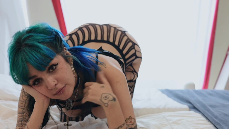 FlirtynDirty: Chica gótica de grandes tetas en lencería de telaraña negra,...