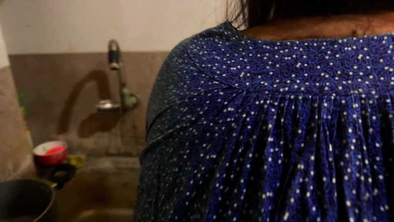 Your Boy's Cum: भाग-2 भारतीय हॉट मल्लू आंटी की रसोई में तब गांड चुदाई जब वह खाना बना रही थी