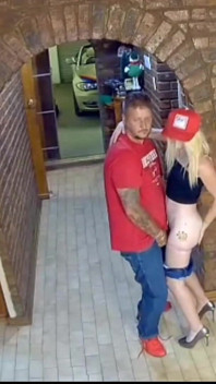Betrapte mijn man op vreemdgaan met een blondine