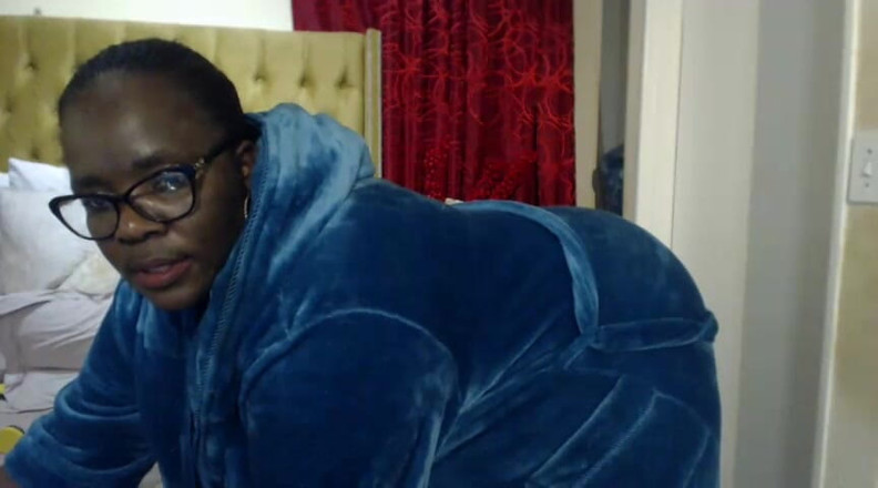 Legendary Booty Overdose: Geile ssbbw masturbeert en ontbijt op bed