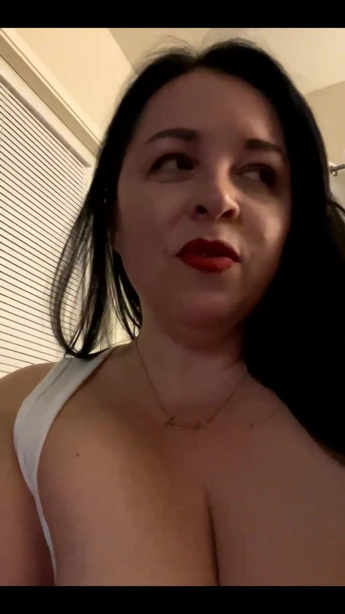 Amanda Thickk: Streaming dengan Toket Besar