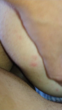 Madrastra rubia caliente con gran culo masturbándose con un amigo chupando su polla dando su apretado coño semen en el culo - parte 8