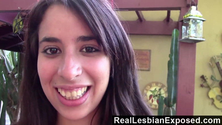 Real Lesbians Exposed: Sky vrea să încerce acțiuni lesbiene în trei în aer liber