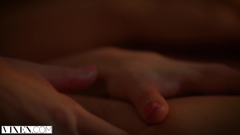 Vixen: VIXEN - Riley Reid se dělí o svého přítele s CarterEm...