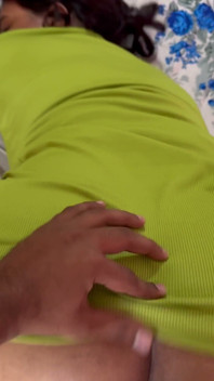 Ragini, zimmermädchen trägt ihr malkin heißes kleid und beeindrucken sie, heißes romantisches hindi virales video