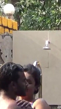 Yüzme havuzunda idrar bırakmak