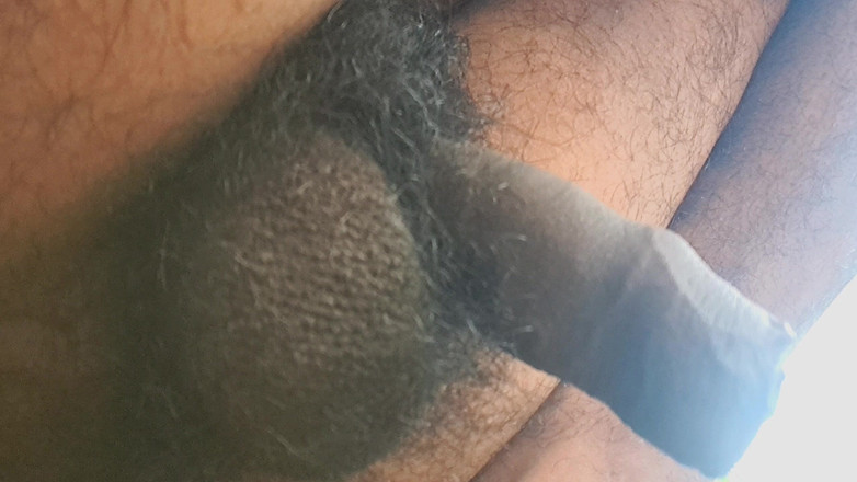 Desi_Porn_India: Cowok hot india lagi asik kencing sendirian
