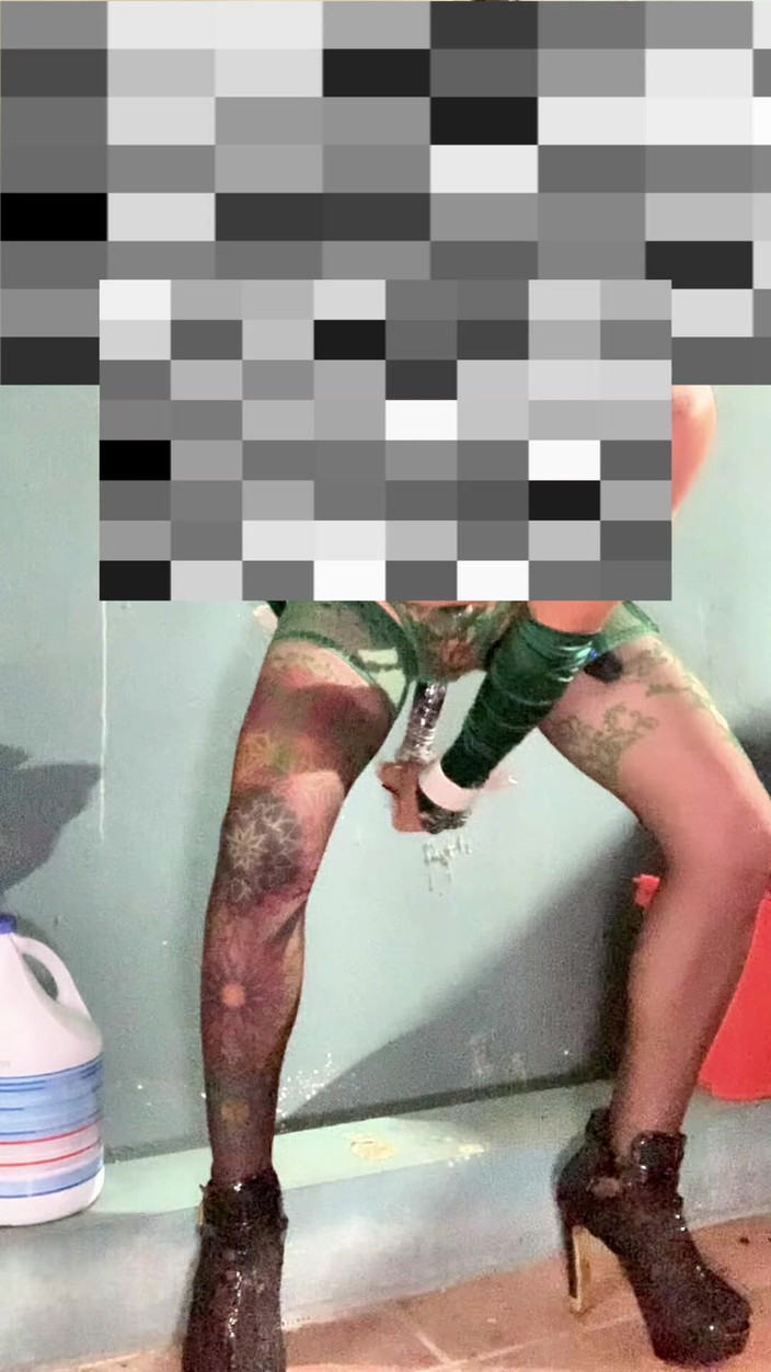 Benito414: TS किन्नर सुंदर ग्रीन अधोवस्त्र स्टॉकिंग्स और डिल्डो गुदा