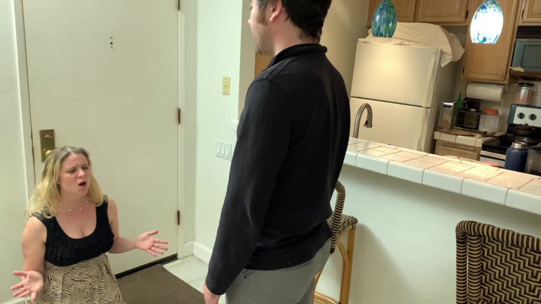 Erin Electra: Stepmom Helps Stepson Stay Home on Quarantine
