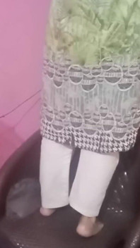 Hintli üvey kız kardeş üvey erkek kardeşiyle seks yapıyor