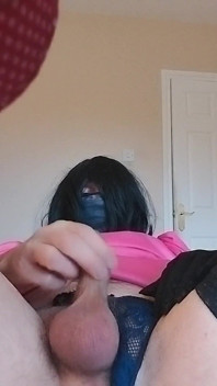 Sissy Princess en rose, éjaculation anale