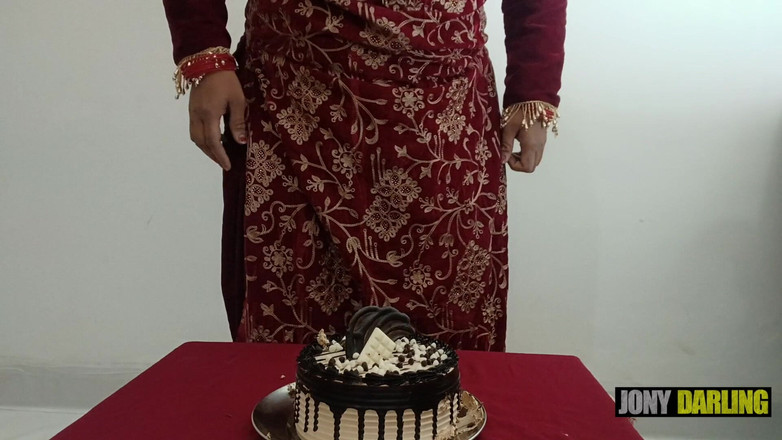 Jony Darling: Святкування 100 тис. підписників Джоні трахає Дарлінг дуже жорстко, одягає її salwaar