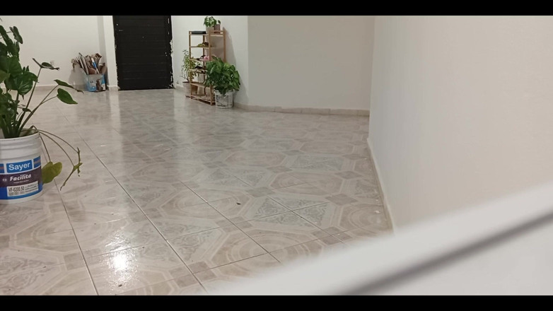 Karmicoxv: Vecină dolofană își curăță noul apartament