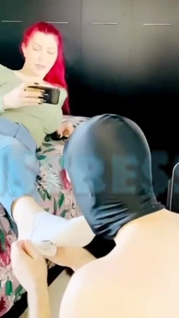 New Foot Session with Jeans Cigarette (Mistress Rola)