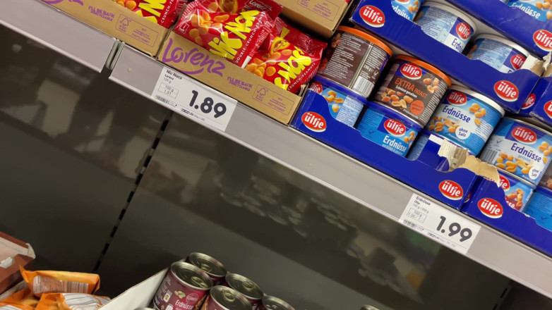 SlipCouple: Labă extrem de riscantă în supermarket o spermă ștearsă pe produs: p!
