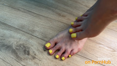 Zetration: 그녀는 내가 그녀의 노란색 발발을 촬영하기 시작하고 그녀는 내 자지를 쓰다듬을 때까지 그냥 일하고 있었다