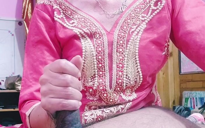 Bolly Karma: Une MILF excitée veut une énorme bite noire incroyablement dure