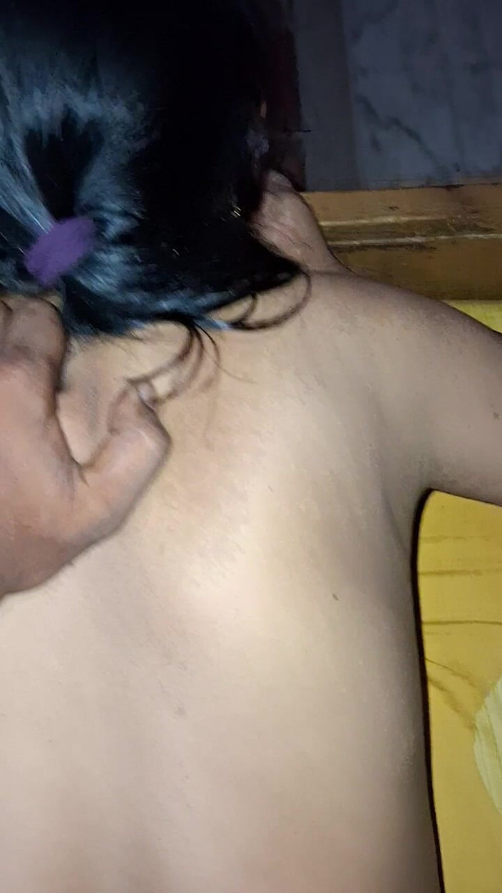 Sexpron: Hazlo lentamente en mi culo, siento que mi culo estallará.