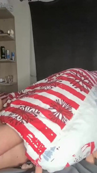 Zdradzająca żona sprawia, że jej rogacz napalony swoimi brudnymi rozmowami o innym kutasie