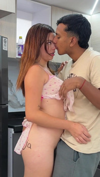 Pantat sempit cewek latina amatir ini dientot habis-habisan sama sahabatnya yang mesum waktu lagi belajar di rumah.
