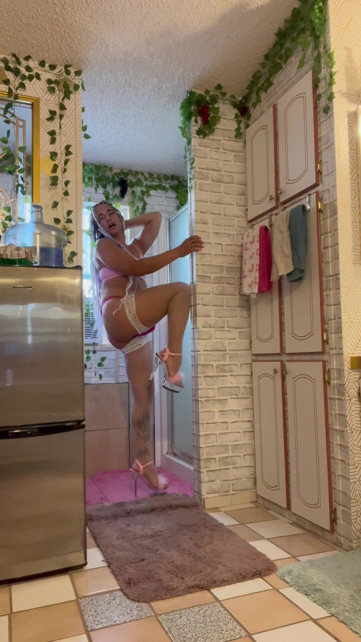 TSJade95: एक डायन होना चाहिए