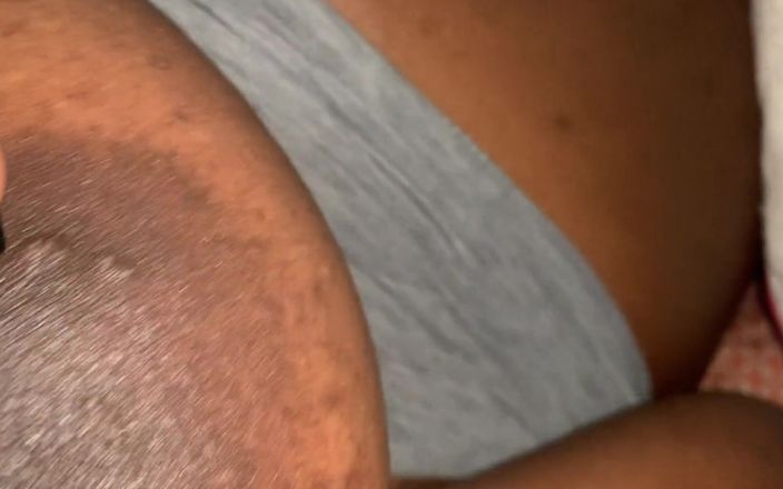 Super sexy ebony cuties: Vắt sữa núm vú cứng của tôi