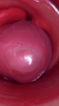 Dentro de una cámara camgirl cervix en primer plano en vagina con gran polla