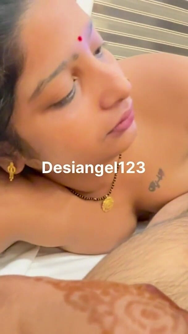 Desiangle: Desi bhabhi adalah dengan banteng di hotel