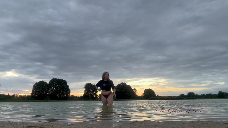 Lily, Goddess of Desire: Showing My Body and Having Fun Saying Things in the...
