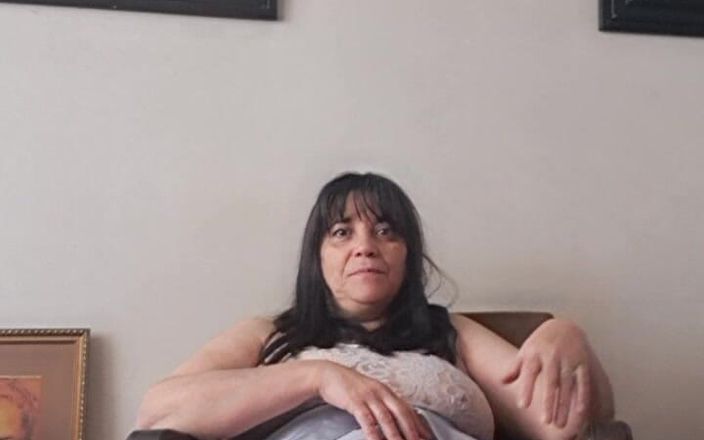 Mommy big hairy pussy: Instrucțiuni de masturbare în matură sexy spaniolă dimineața