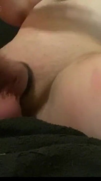 Genç twink sert büyük boşalma!
