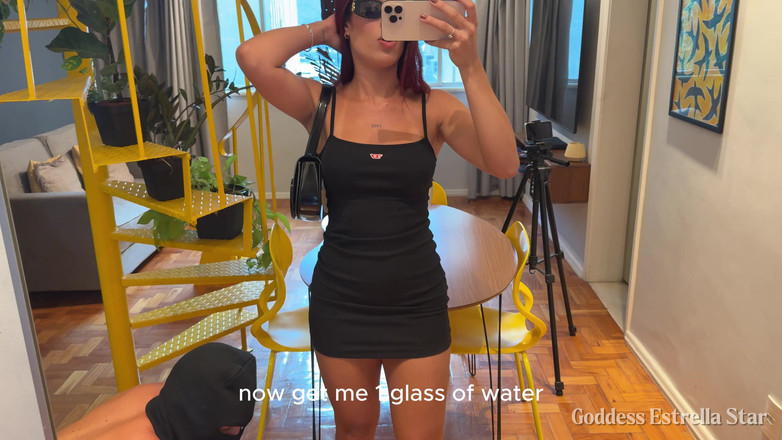 Goddess Estrellaa star: Hice que mi esclavo de casa huele mis zapatillas y...