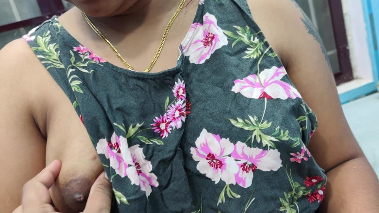 Vaishnavysharunraj: เครื่องรีดนมสุดฮอตในห้องนอน... เพื่อนหนุ่มกดนมเพื่อนสาวโดยถอดชุดราตรีออก