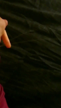 Crystal dojí její prsa # 1
