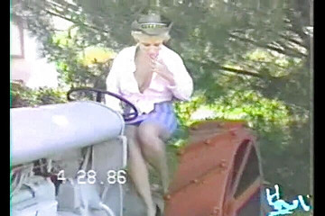 Homegrown Wives: Vintage obnažování a kouření od zralé děvky