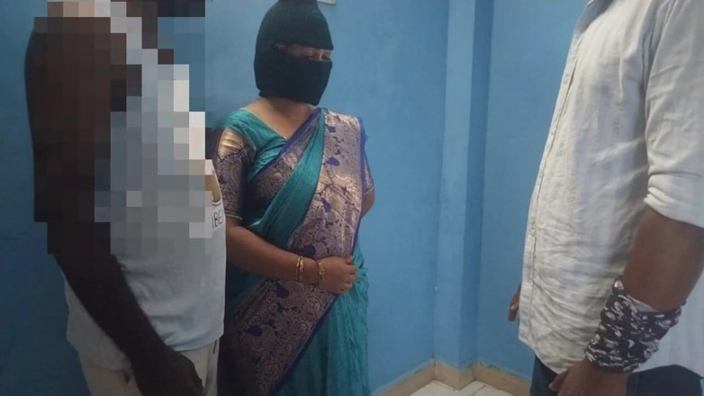 Tamil lesbian: Moja żona uprawia seks z szefem. Gorący trójkąt