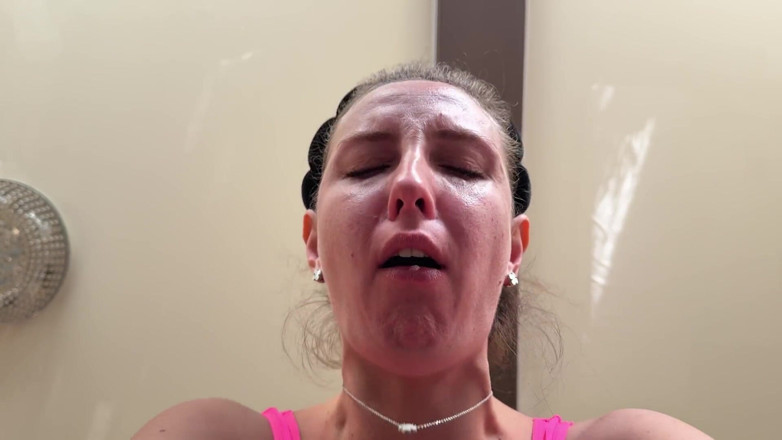 Hottie goddess: Aromatické plivá povodeň, prosíte o více POV