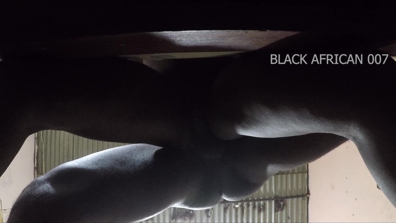 Black African 007: 我想我会被我的继兄弟怀孕的，没有避孕套做爱