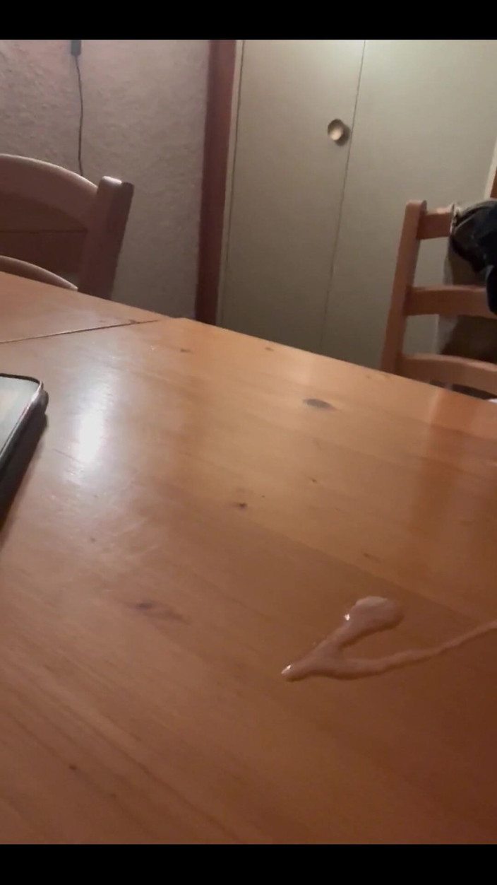 Hacou69: 誰も俺のジュースなんて欲しがらない。喜んで口いっぱいにしてやった。それが無理なら、ビデオでお渡しします