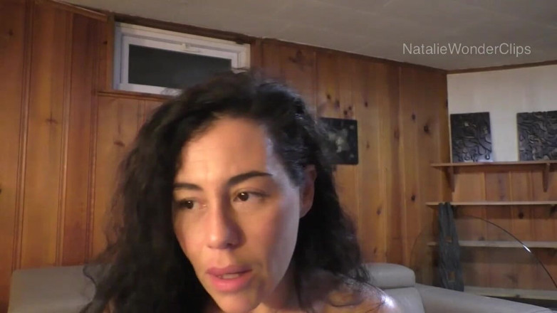 Natalie Wonder: Adik tiri pemalu putus asa untuk mengesankan