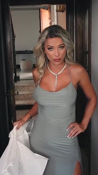 Подружка невесты Alexis Crystal и сексуальная гостья свадьбы Eva Generosi отсасывают вам тайно