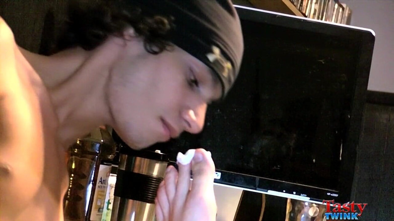 Tasty Twink: Tristan的一个吸吮者