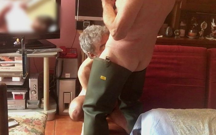 Nypster: Un nonno mi viene nel culo!
