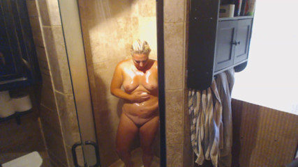 Lisa Love: PepNtom-Shower