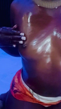 Quente Magra grossa africana negra deusa POV oleosa Pequenos peitos massagem em câmera lenta