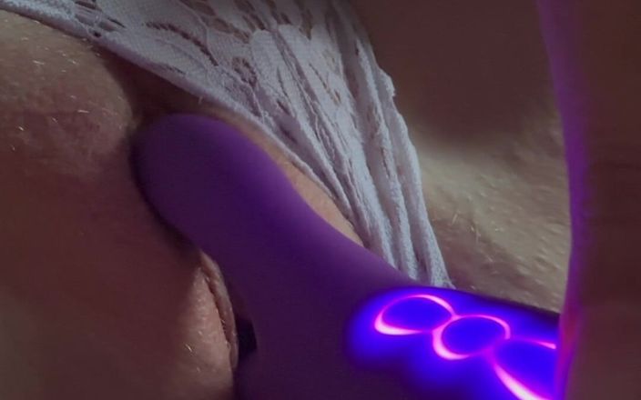 Jennykinstar: MILF a její fialové dildo
